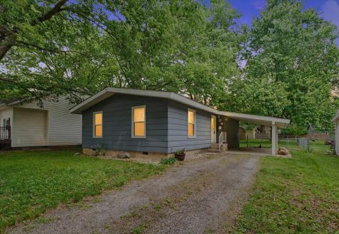 704 East Lincoln Street Monticello IL 61856