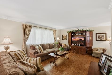898 East Schirra Drive Palatine IL 60074