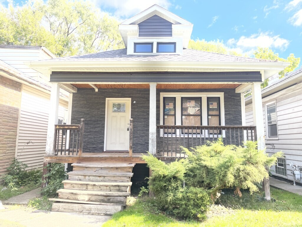 7821 South Oglesby Avenue Chicago IL 60649