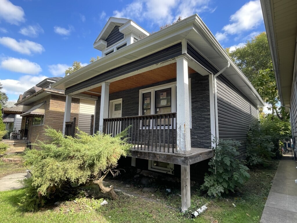 7821 South Oglesby Avenue Chicago IL 60649