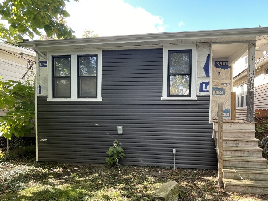 7821 South Oglesby Avenue Chicago IL 60649