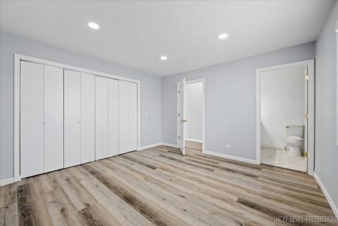 2S616 Linden Square Warrenville IL 60555