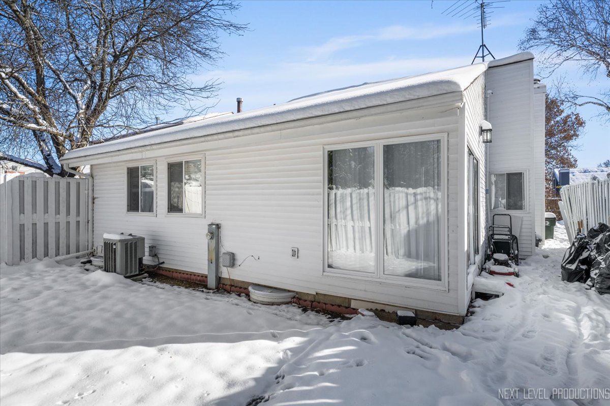 2S616 Linden Square Warrenville IL 60555