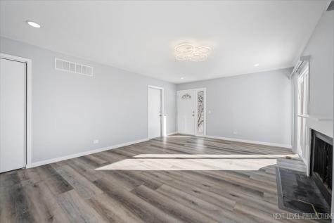 2S616 Linden Square Warrenville IL 60555