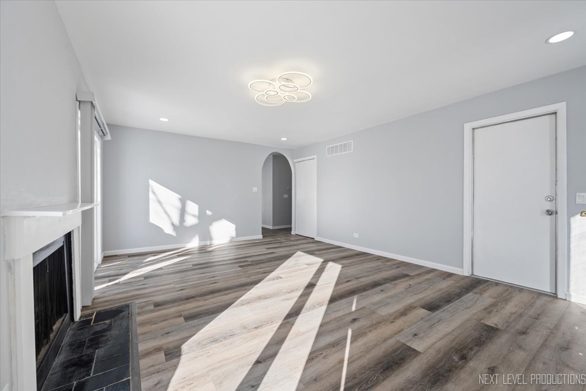 2S616 Linden Square Warrenville IL 60555