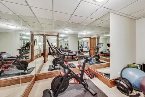 512 Meadow Lane Libertyville IL 60048
