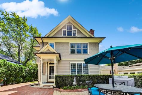 512 Meadow Lane Libertyville IL 60048