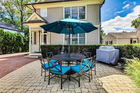 512 Meadow Lane Libertyville IL 60048
