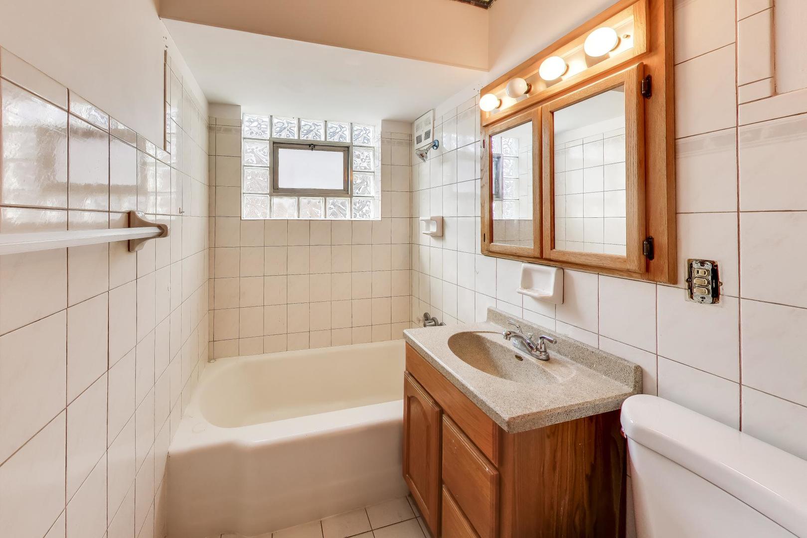 5854 South Mason Avenue Chicago IL 60638