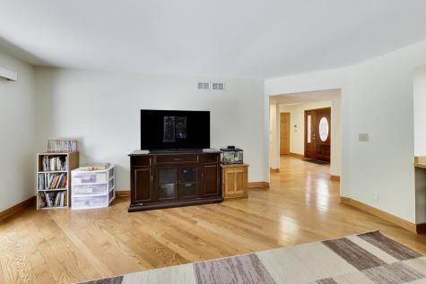 1104 Nottingham Lane Elgin IL 60120
