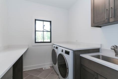 15w601 89TH Place Burr Ridge IL 60527
