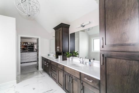 15w601 89TH Place Burr Ridge IL 60527