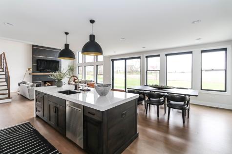 15w601 89TH Place Burr Ridge IL 60527