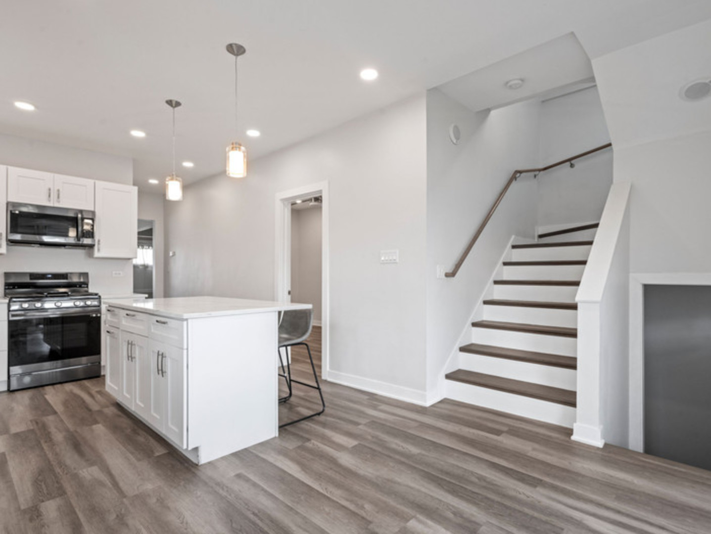 6049 West School Street Chicago IL 60634