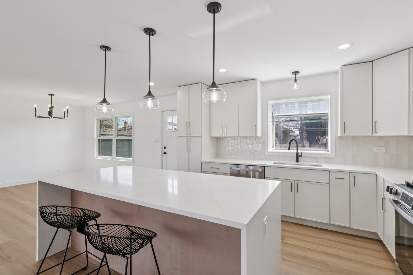 8135 West Rascher Avenue Chicago IL 60656