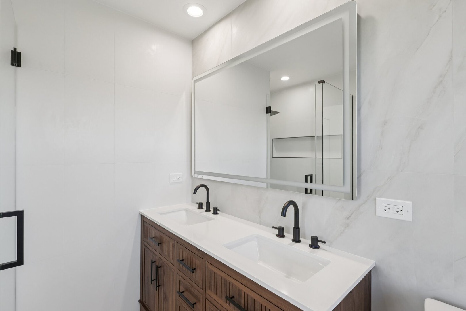 8135 West Rascher Avenue Chicago IL 60656