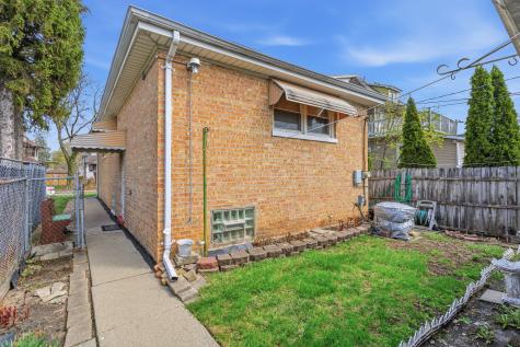 624 South 17th Avenue Maywood IL 60153