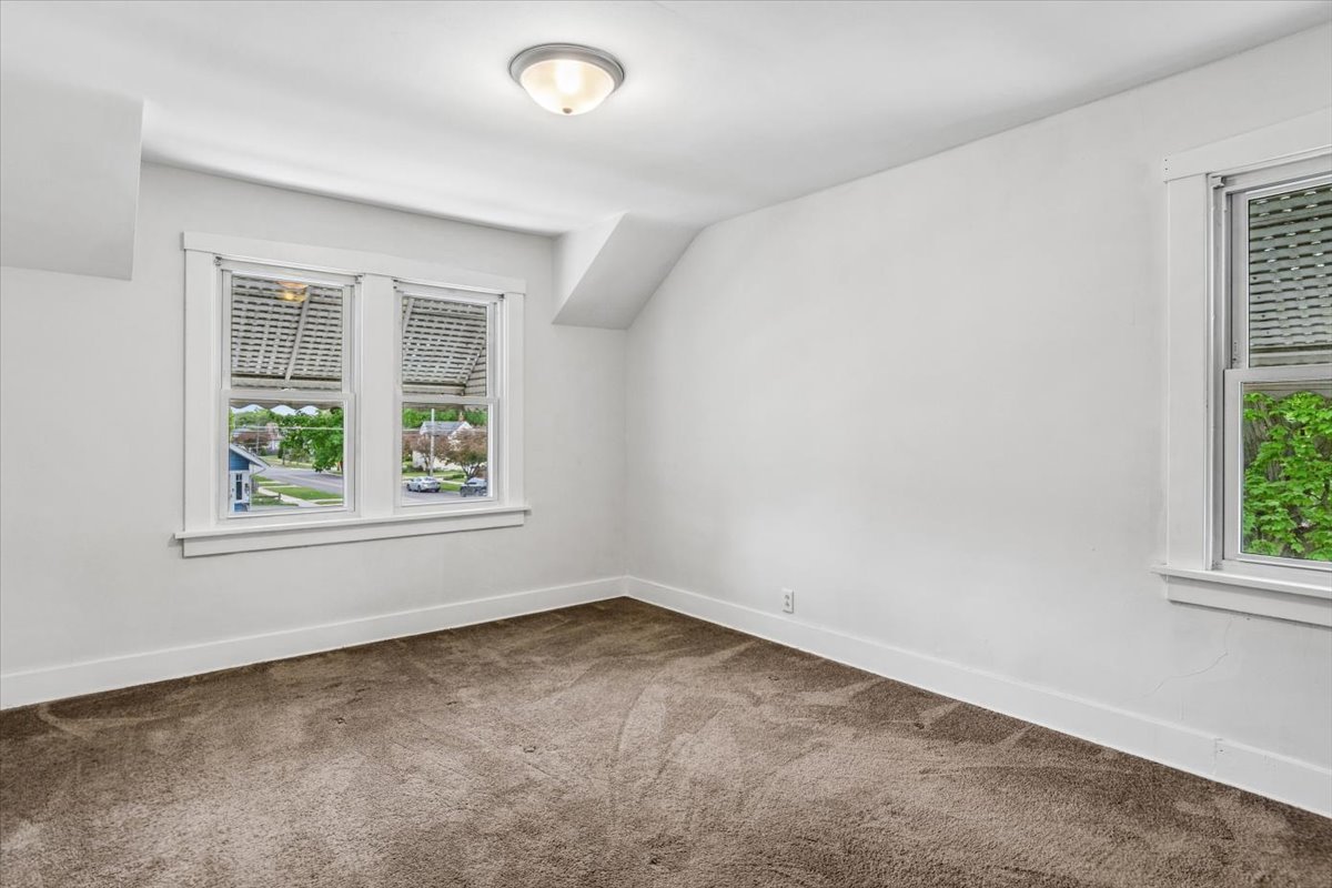 747 Watson Street Aurora IL 60505