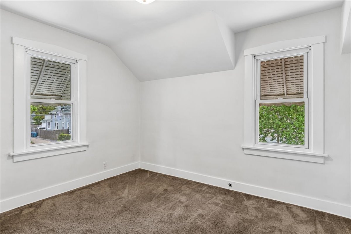 747 Watson Street Aurora IL 60505
