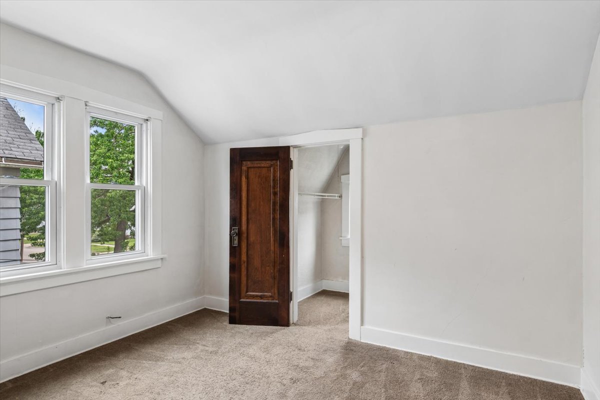 747 Watson Street Aurora IL 60505