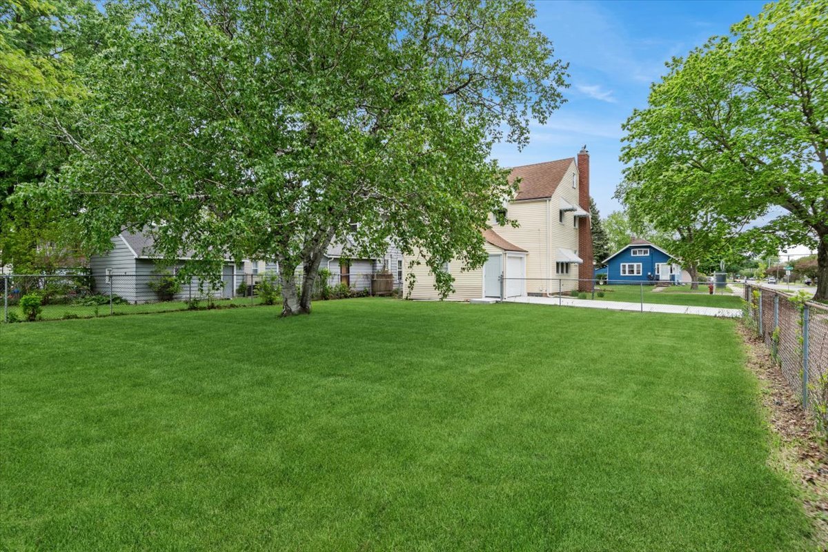 747 Watson Street Aurora IL 60505