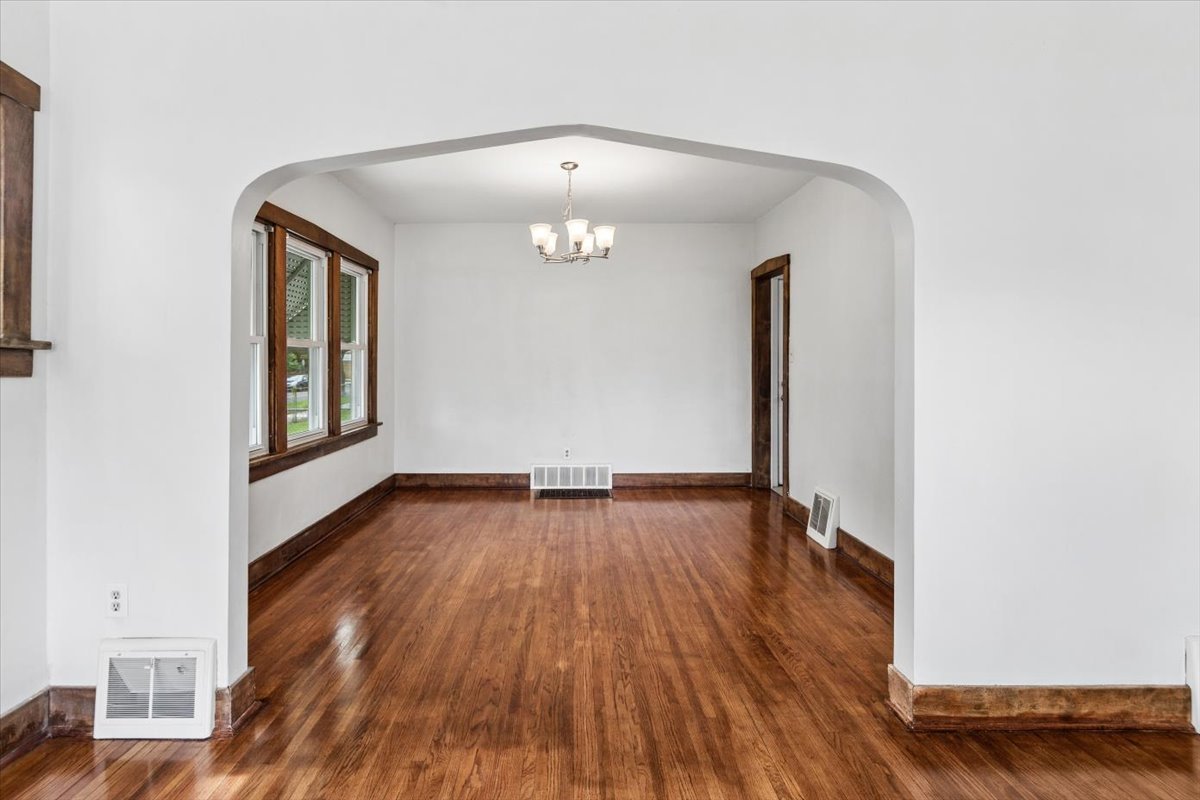 747 Watson Street Aurora IL 60505
