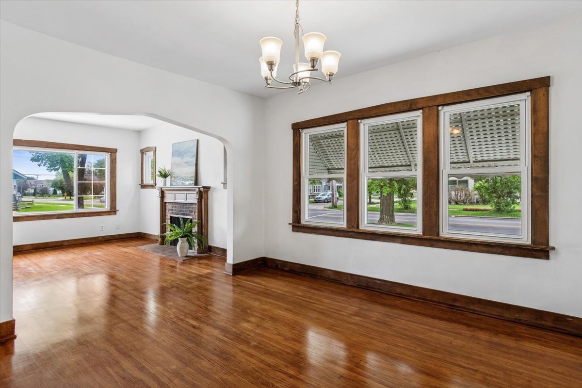 747 Watson Street Aurora IL 60505