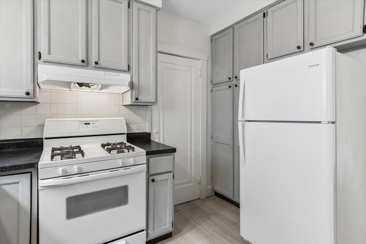747 Watson Street Aurora IL 60505