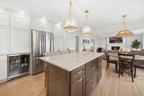 877 Stillwell Court Wheaton IL 60189