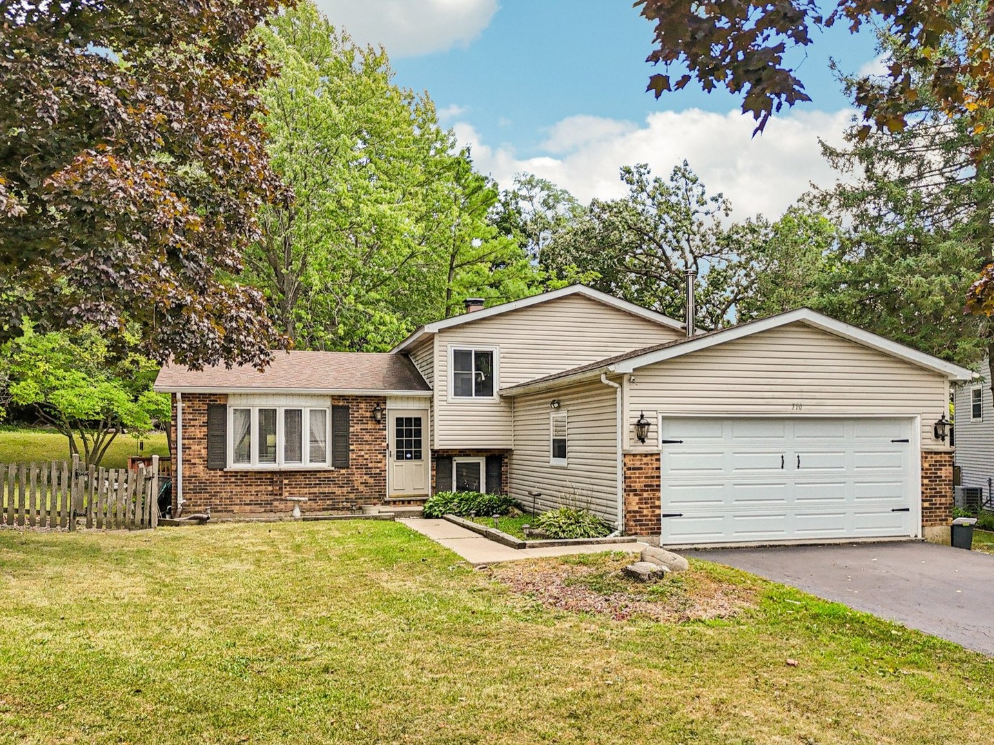 710 Greenbriar Lane Lindenhurst IL 60046