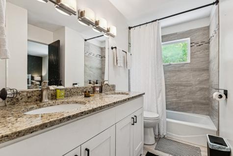 710 Greenbriar Lane Lindenhurst IL 60046