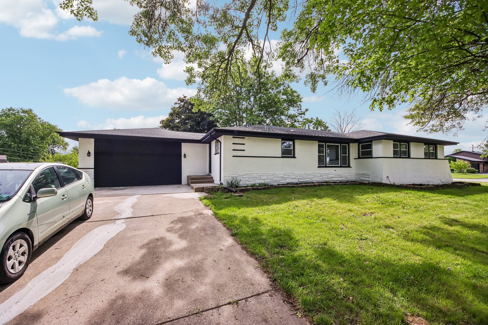 15725 New England Avenue Tinley Park IL 60477