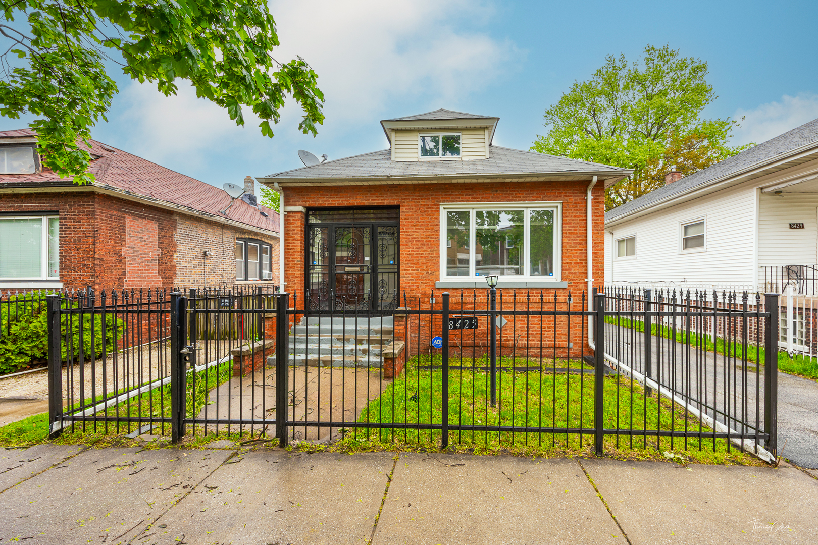 8425 South Essex Avenue Chicago IL 60617