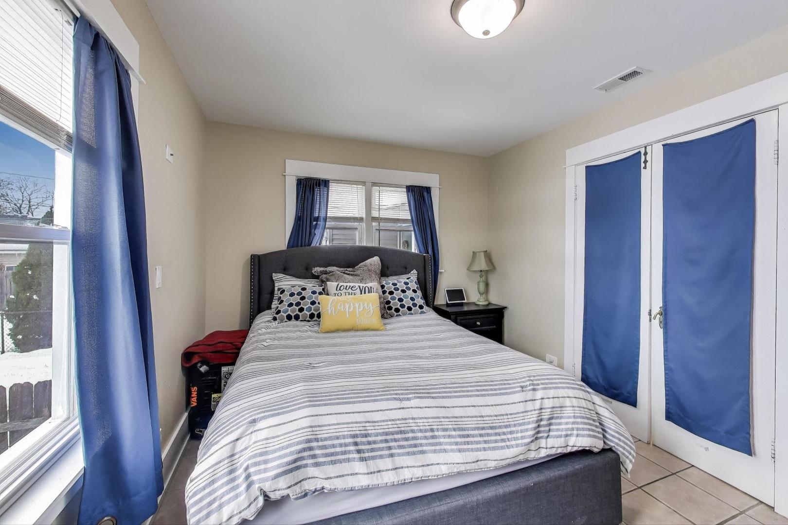 4633 West Grace Street Chicago IL 60641