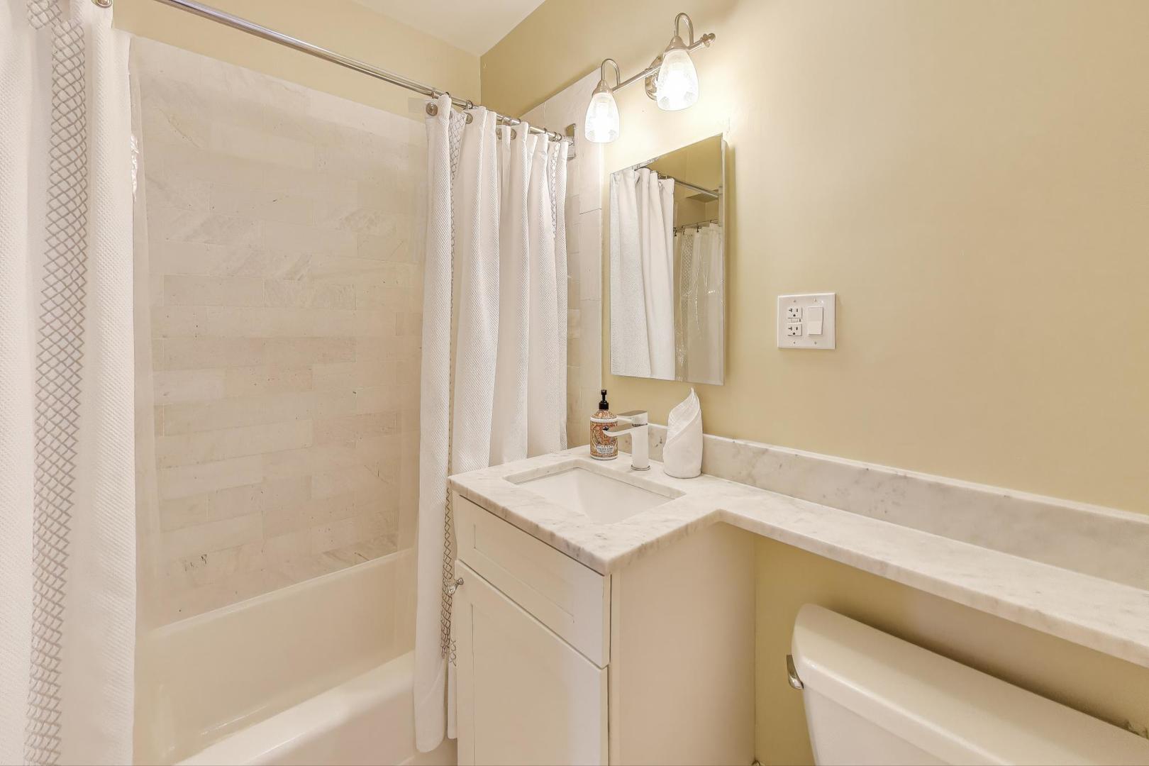 4633 West Grace Street Chicago IL 60641