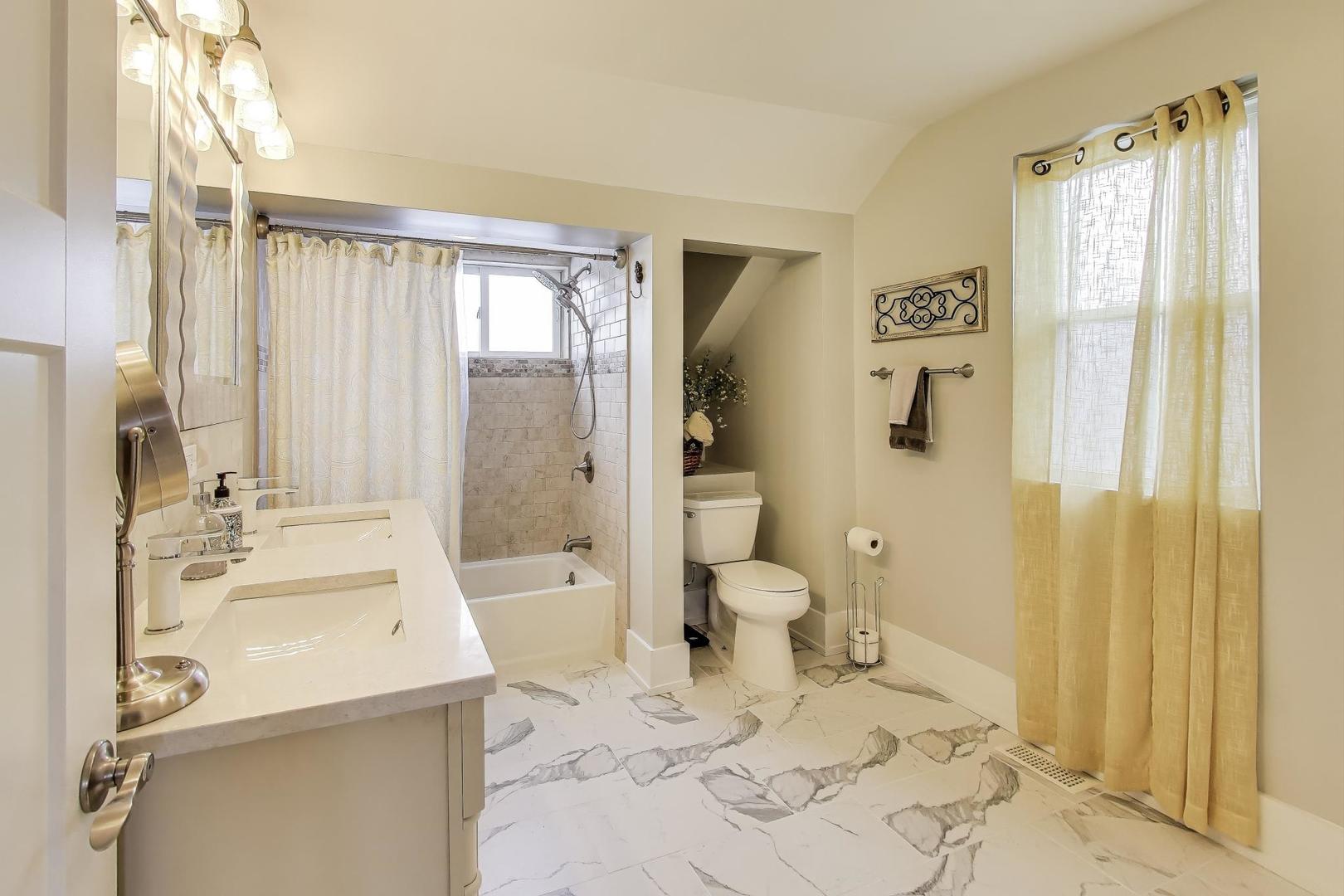 4633 West Grace Street Chicago IL 60641