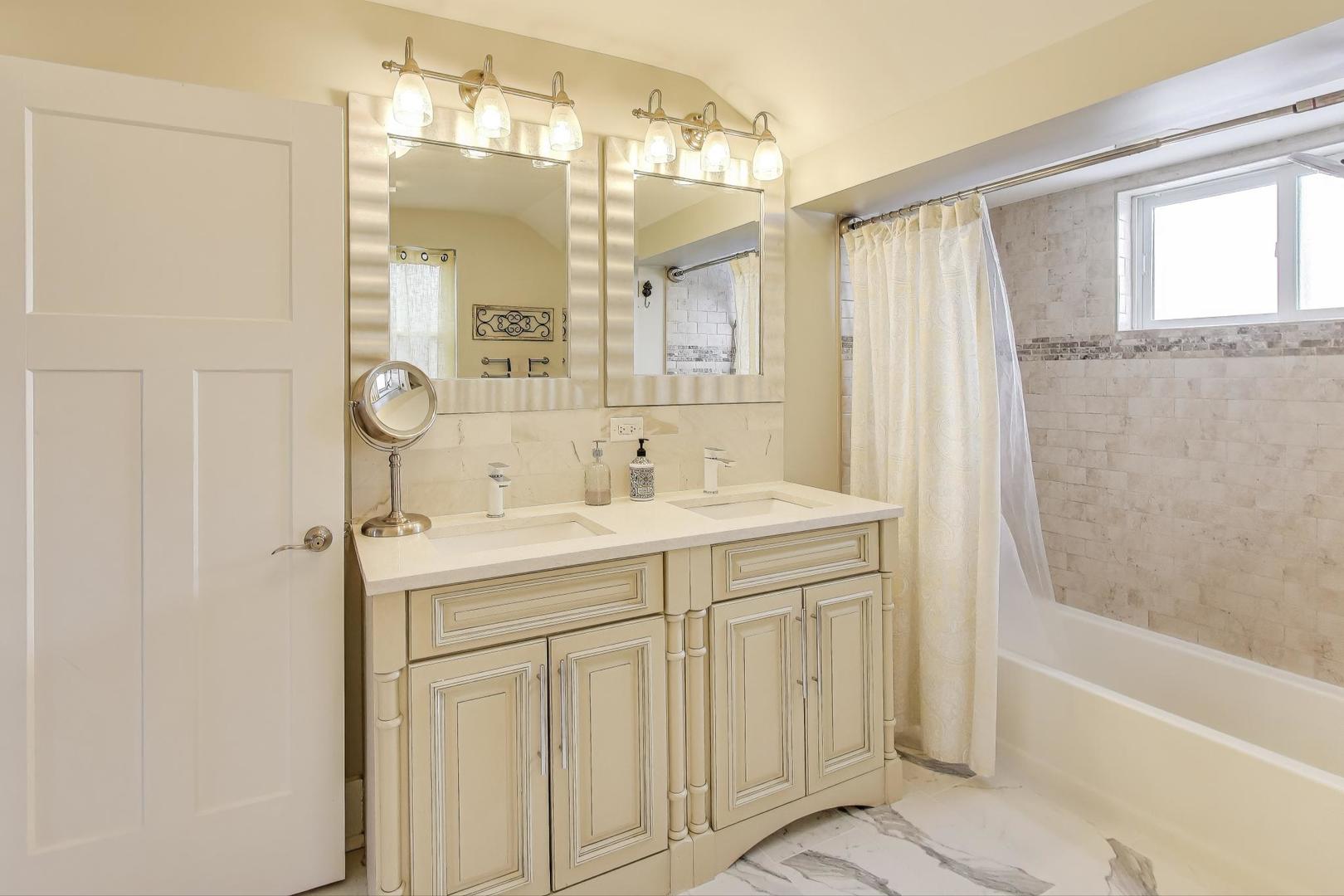 4633 West Grace Street Chicago IL 60641