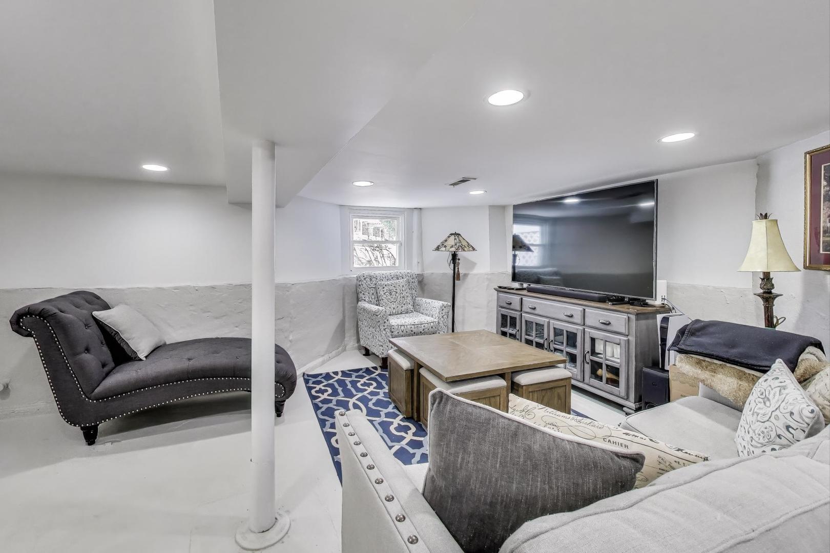 4633 West Grace Street Chicago IL 60641