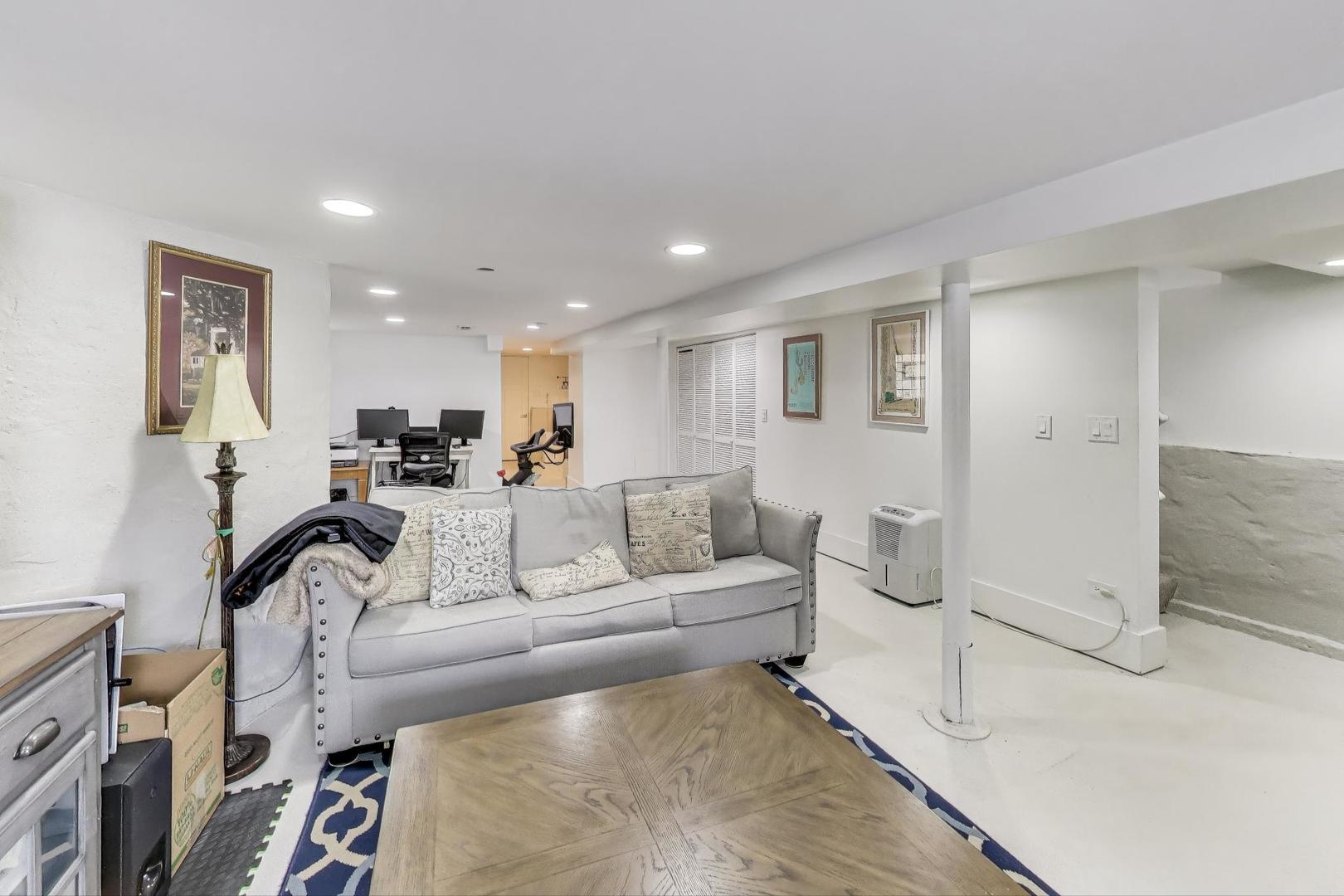 4633 West Grace Street Chicago IL 60641