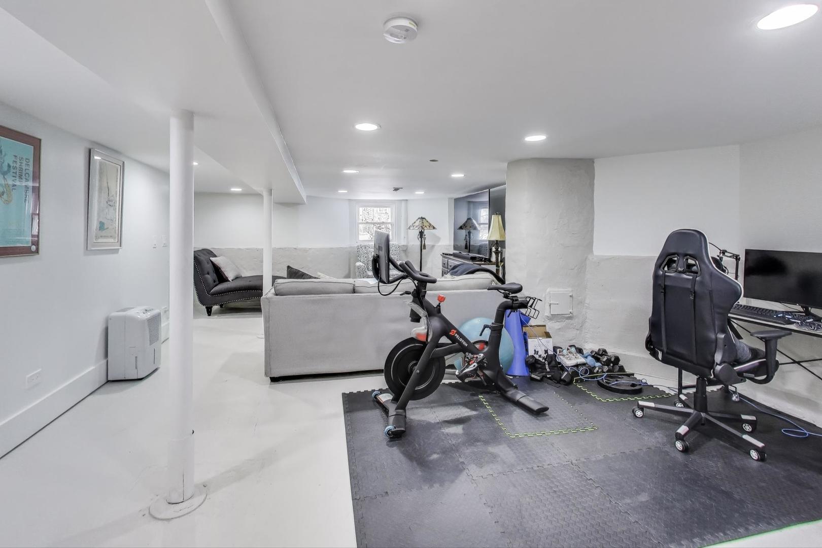 4633 West Grace Street Chicago IL 60641