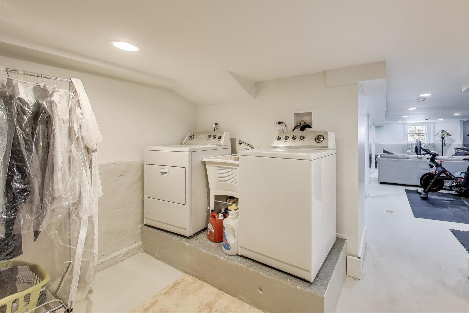 4633 West Grace Street Chicago IL 60641