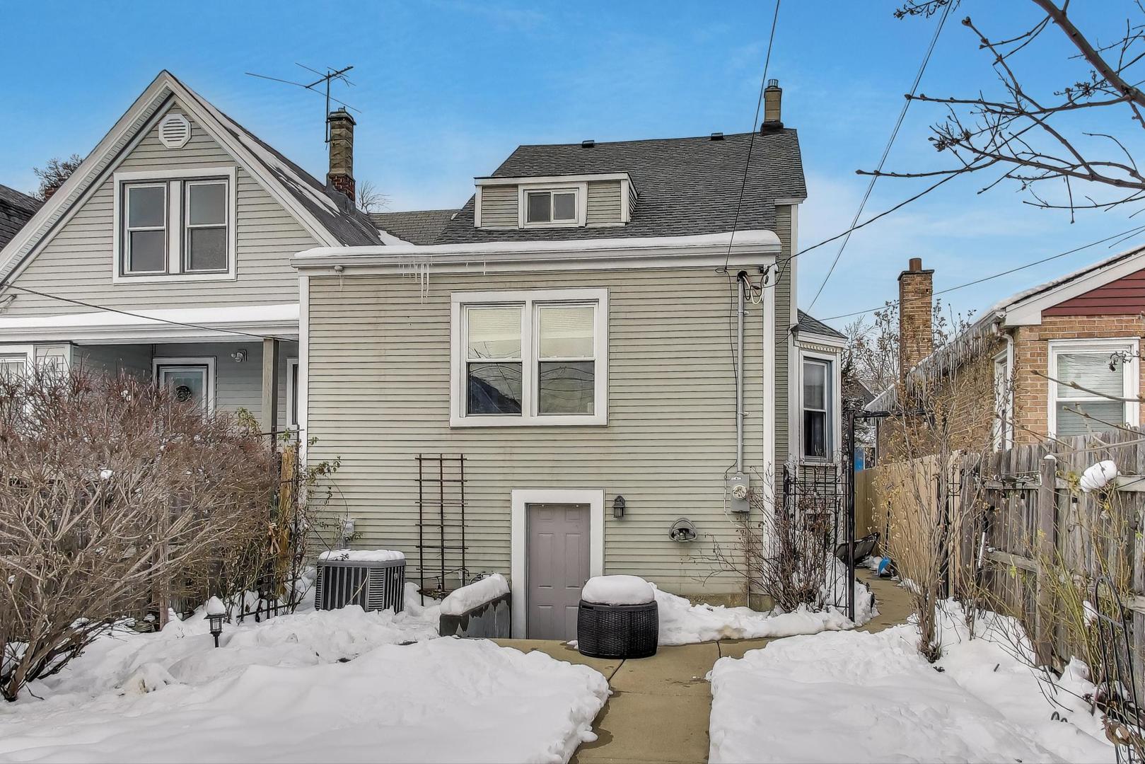 4633 West Grace Street Chicago IL 60641
