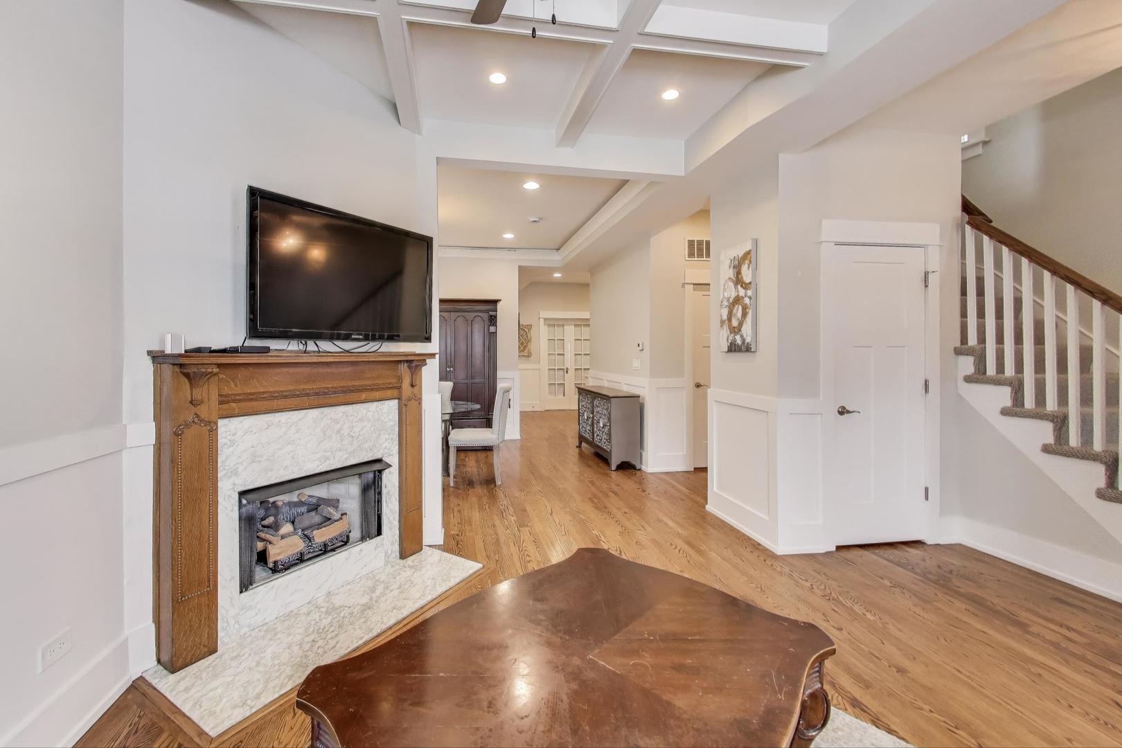 4633 West Grace Street Chicago IL 60641