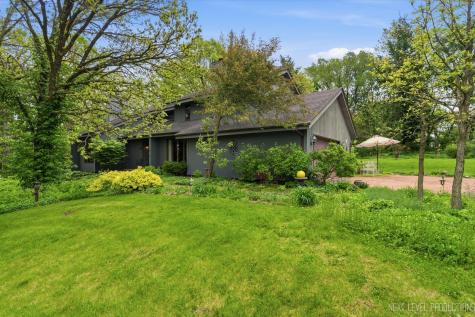 39W795 Reindeer Trail St. Charles IL 60175