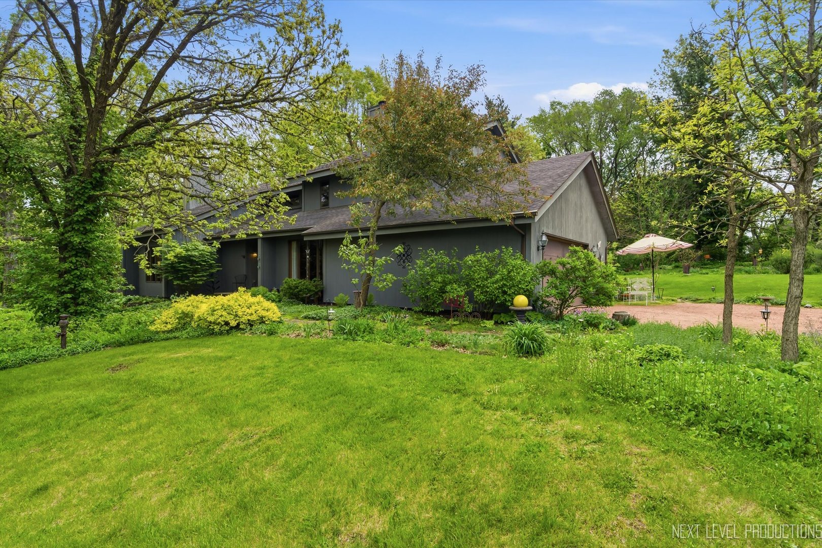 39W795 Reindeer Trail St. Charles IL 60175