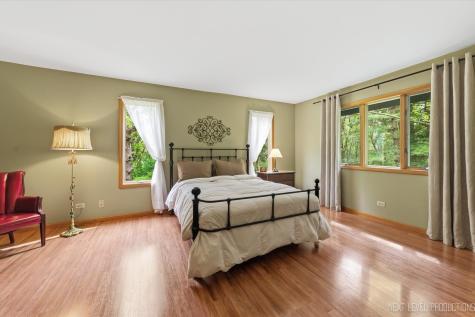 39W795 Reindeer Trail St. Charles IL 60175