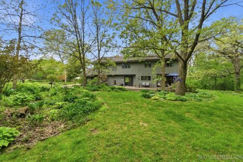 39W795 Reindeer Trail St. Charles IL 60175