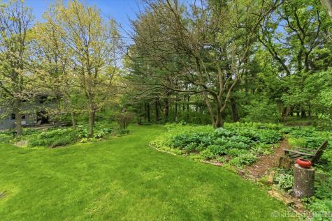 39W795 Reindeer Trail St. Charles IL 60175