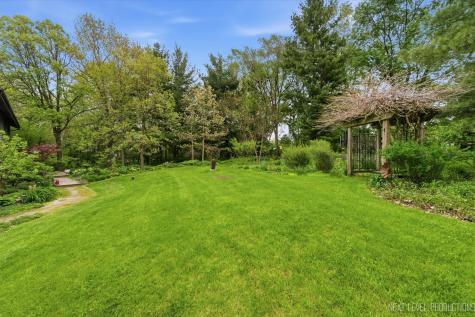 39W795 Reindeer Trail St. Charles IL 60175
