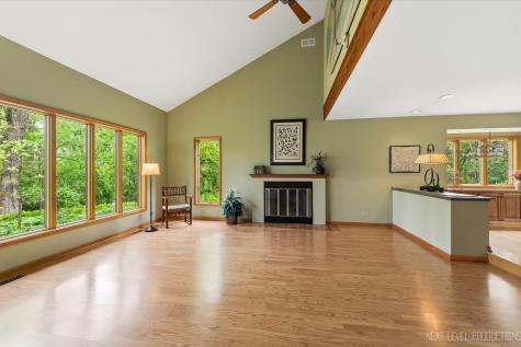 39W795 Reindeer Trail St. Charles IL 60175